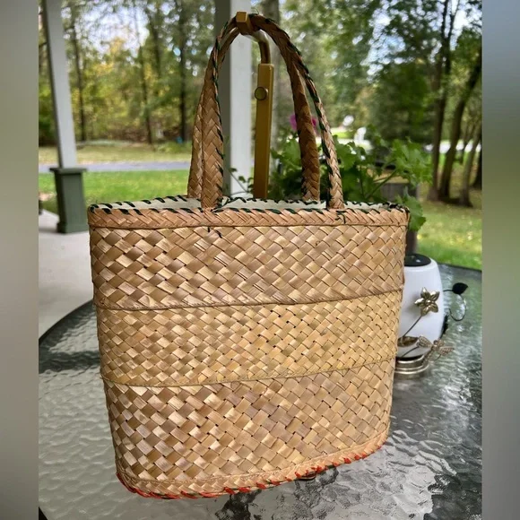 Vintage 1960 straw tote bag with embroidery flowers, fruit. - Picture 3 of 4